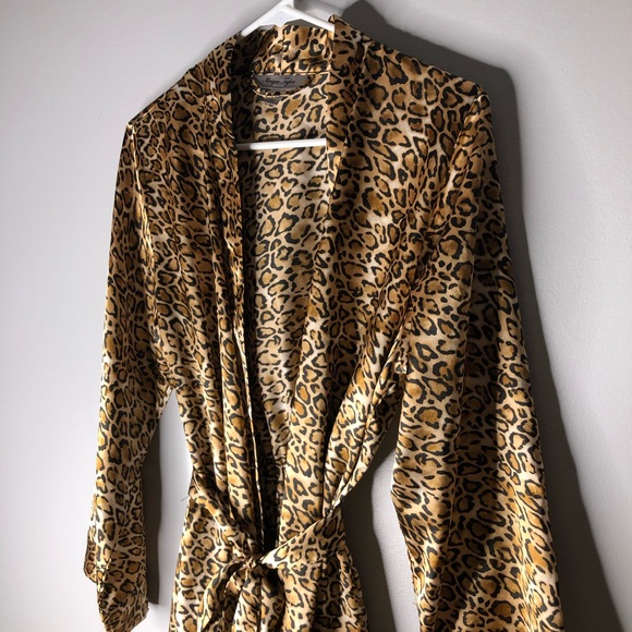 Morgan Taylor Cheetah Robe - Picture 2 of 4